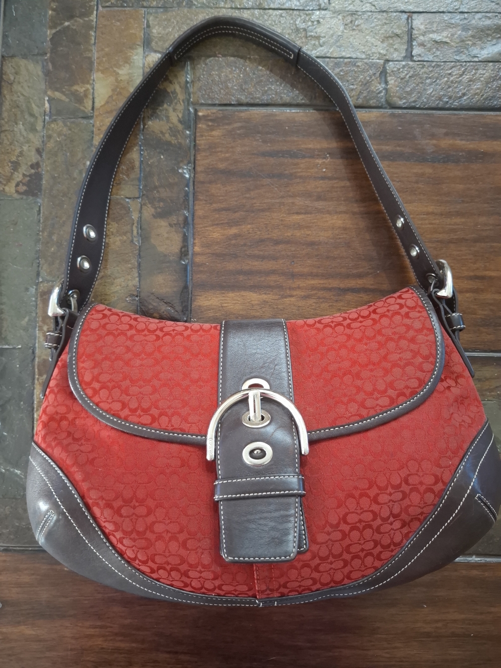 Coach Vintage Soho Red 🍒 Signature Buckle Shoulder Bag - Y2K Hobo Style 6808
